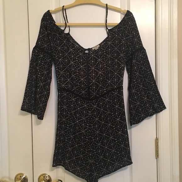 Shoulder Cut-Out Aztec Pattern Romper - Picture 3 of 7